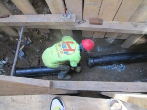 Repairing sewer 