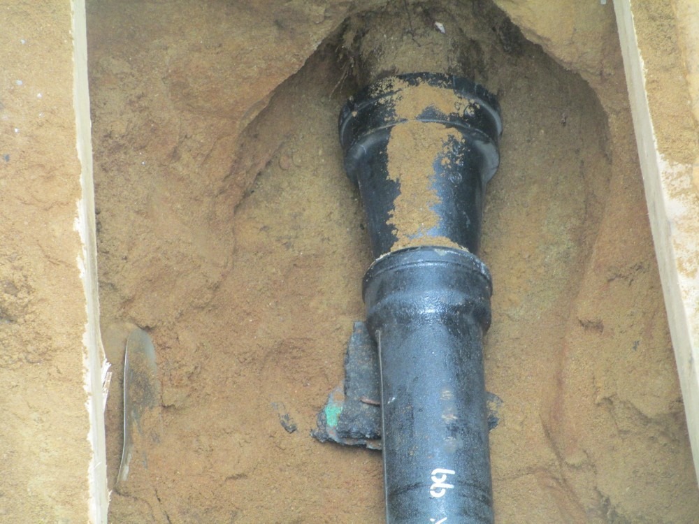 cast iron drain pipe cracked
