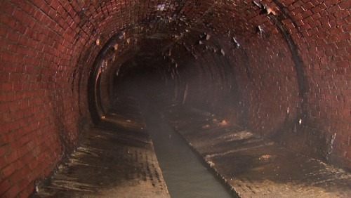 [JOGO] Esgotos de Stonebridge Inside_the_city_sewer