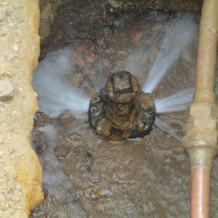 Leaking wet tap