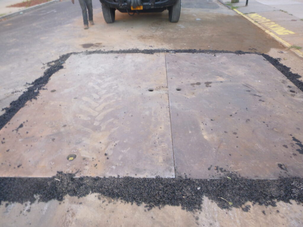 Roadway plates for paving 