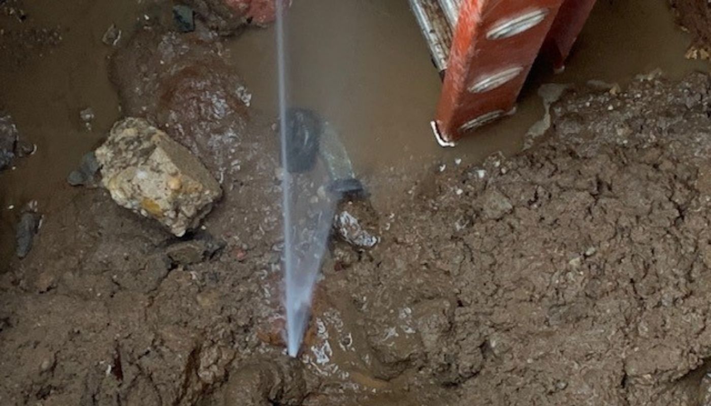 Warning Signs That Your Water Main Has a Leak
