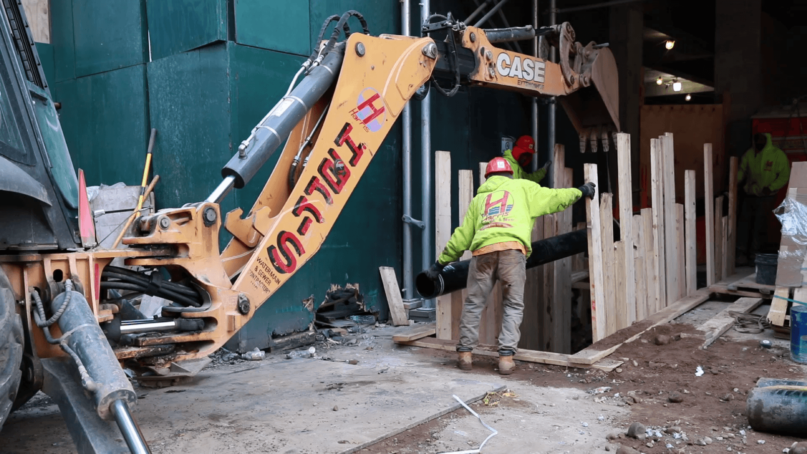 construction-worker-and-machinery